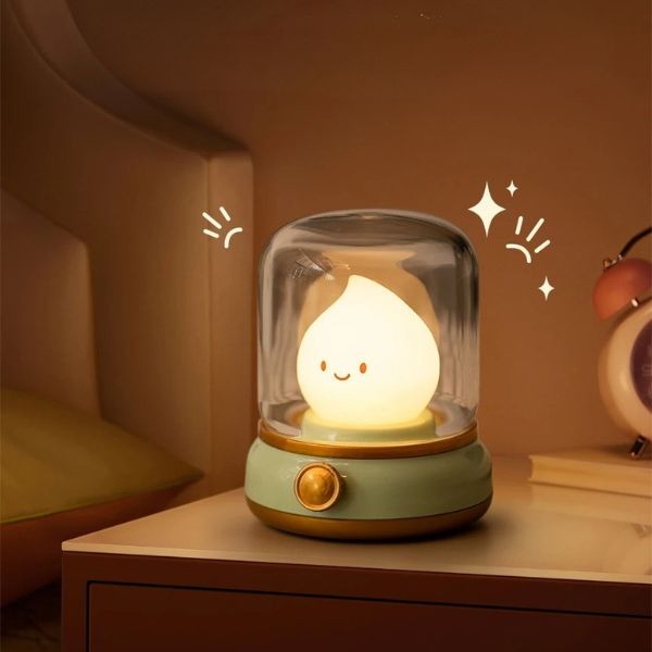 bebe veilleuse luminéo sur table de chevet