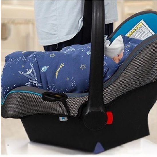 couverture-emmaillotage-bebe-etoiles-siege-auto