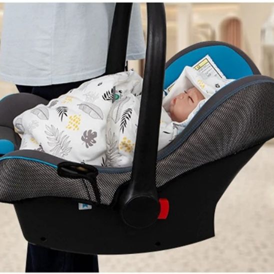 couverture-emmaillotage-bebe-feuilles-pour-siege-auto
