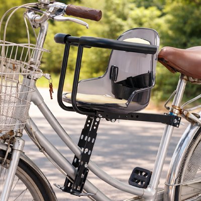 Porte bebe velo solide sur un vélo blanc